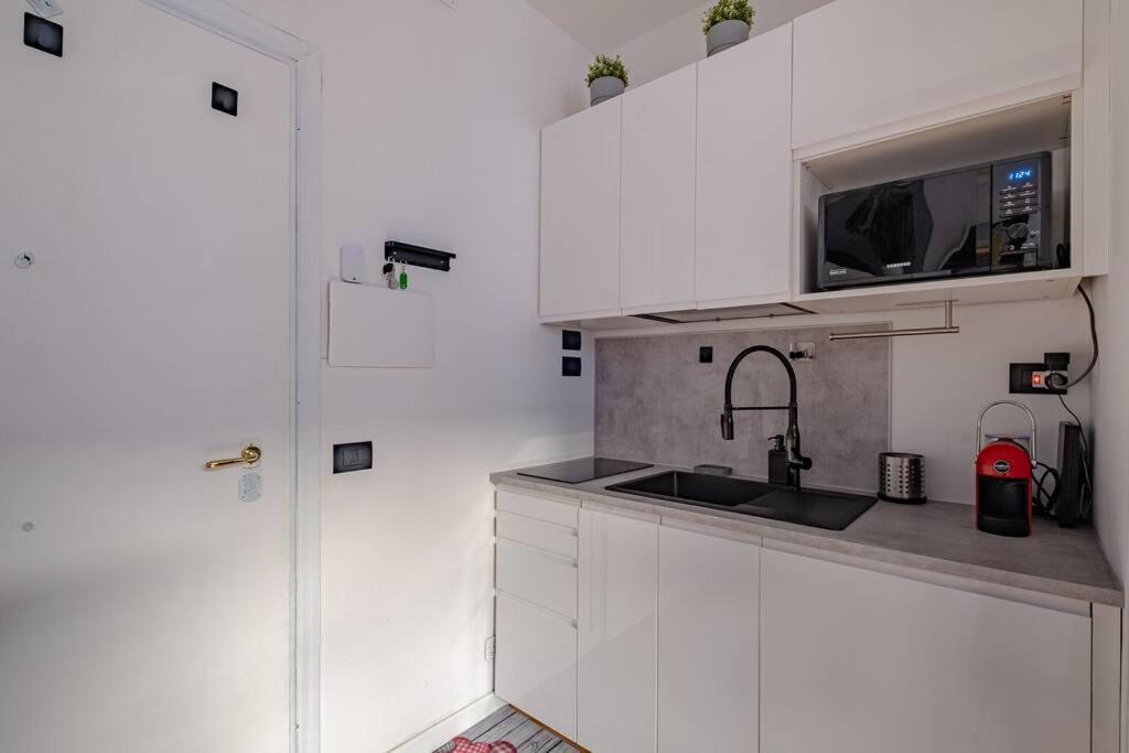 Modern Apartment At San Giovanni Рим Екстериор снимка